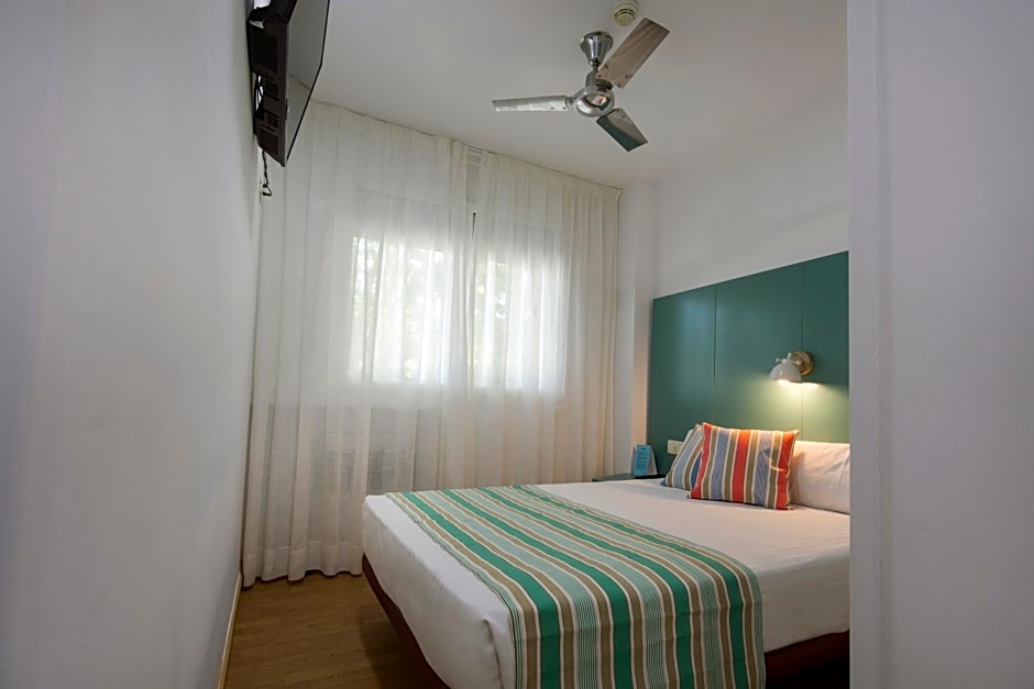 Yomo Hostal BCN Port