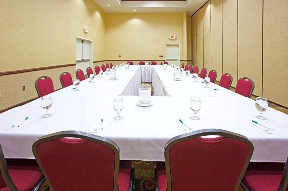 Holiday Inn Conference Center Marshfield By IHG