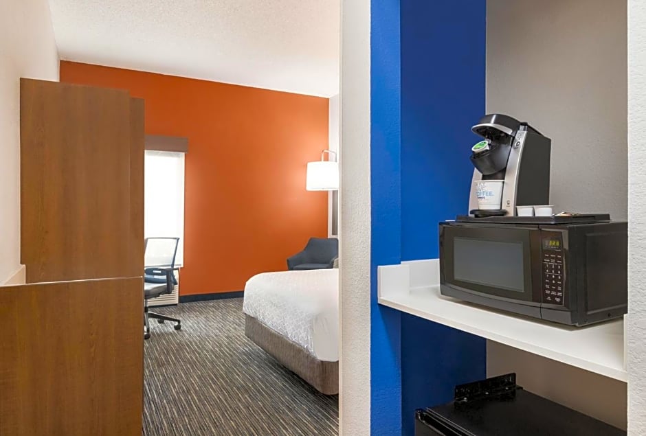 Holiday Inn Express Vero Beach-West