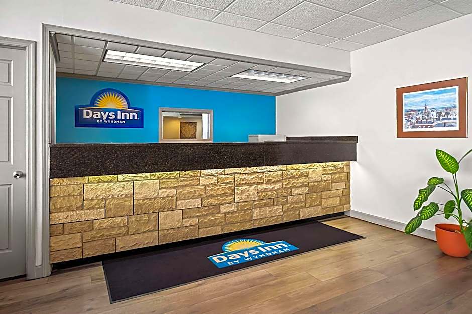Days Inn by Wyndham Dubuque