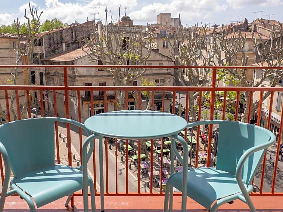 Hotel Voltaire 1 place voltaire Arles