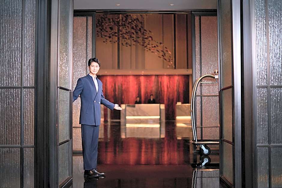 HUALUXE Yangjiang City Center By IHG