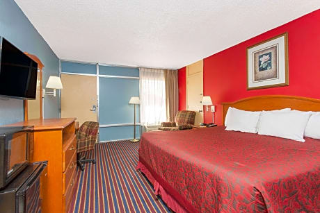 1 King Bed Mobility Accessible Room Non-Smoking