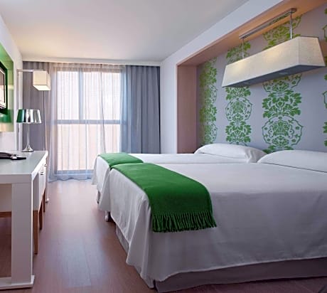 Twin Guest Room With Balcony