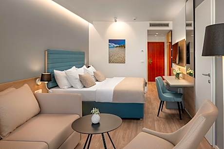 ROOM FOR 4+1 SEASIDE