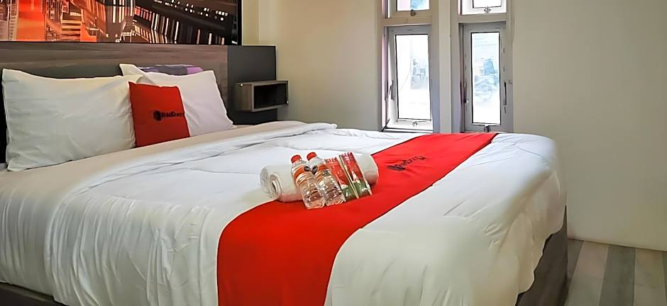 RedDoorz Plus @ Taman Madiun