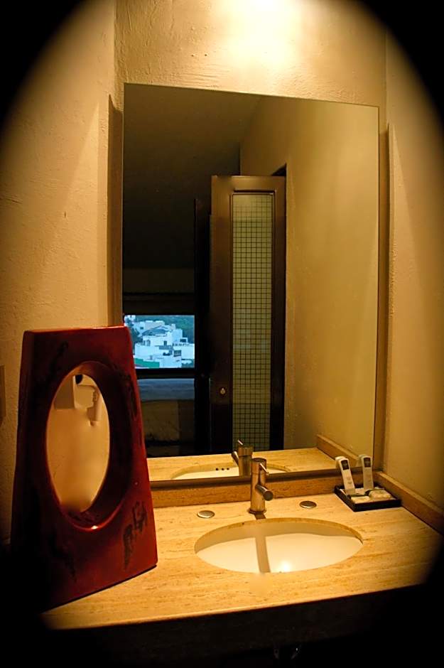Aztic Hotel and Executive Suites