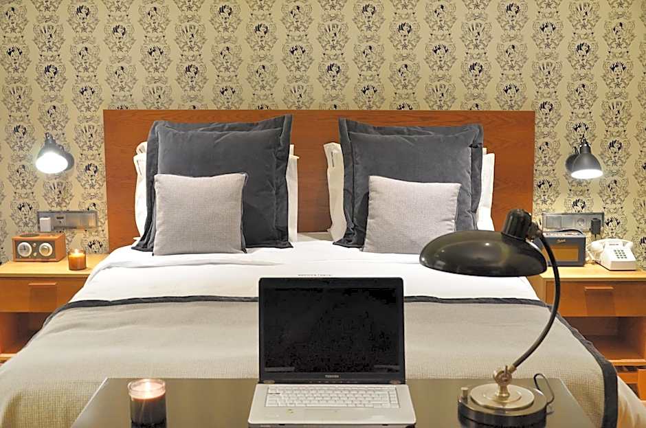 Browns Central Hotel