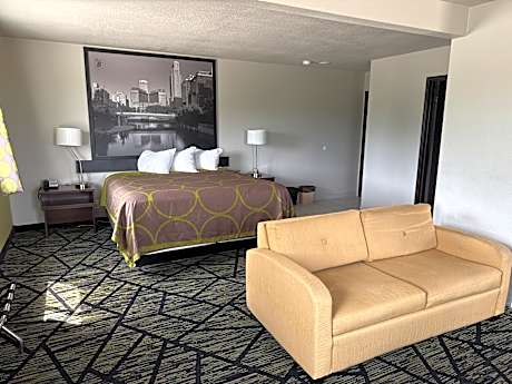 1 King Bed Suite Non-Smoking