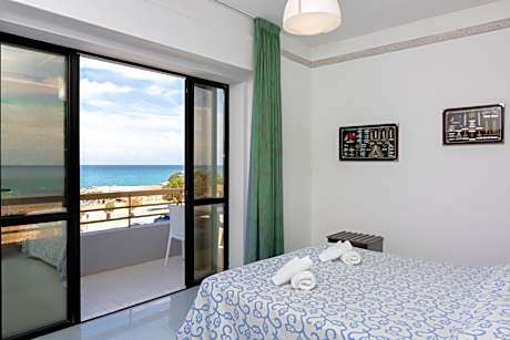 Family Room with Sea View