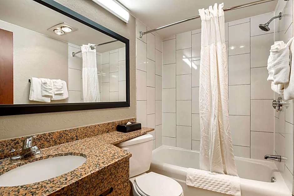 AmericInn by Wyndham Grand Rapids Airport North