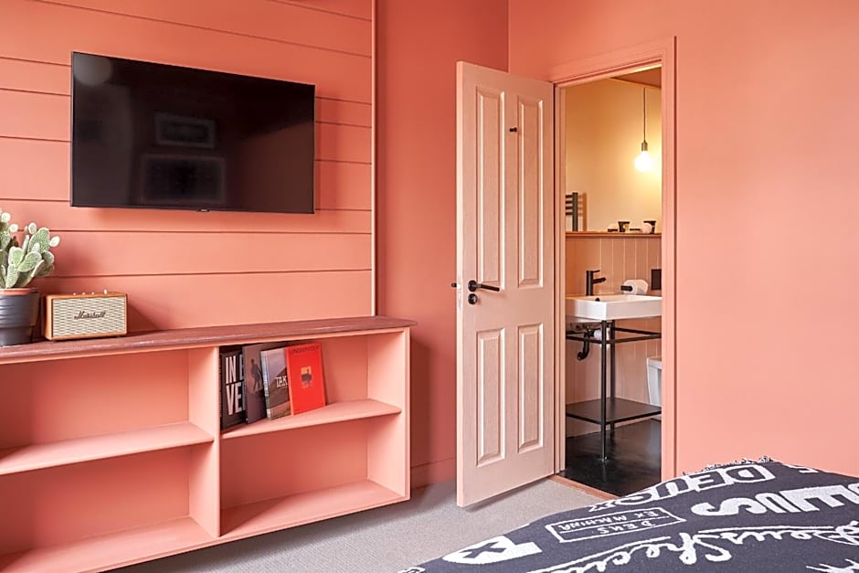 Deus Ex Machina Hotel