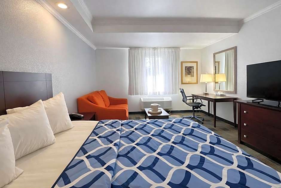 Riverview Inn & Suites