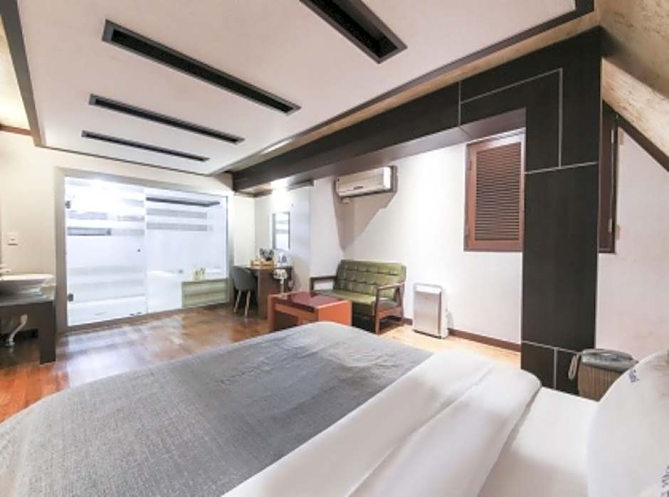 Mate Hotel