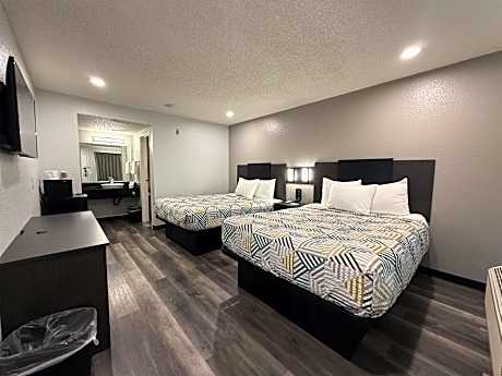 Deluxe Queen Room with Two Queen Beds - Smoking