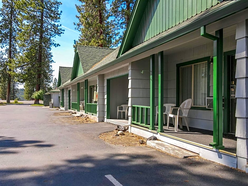Green Gables Motel & Suites