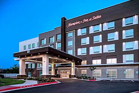 2Qn Accessible Room W/ Roll-In Shower