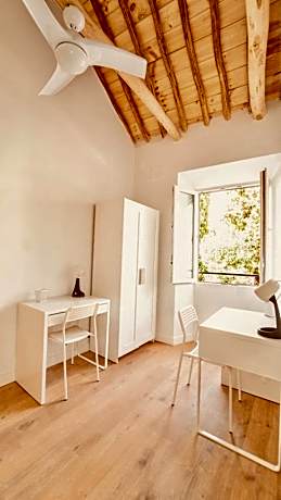Standard Double Room with Shared Bathroom