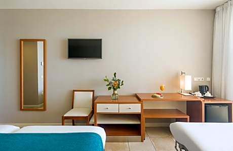 Triple Room with Sea View (2 Adults + 2 Children)