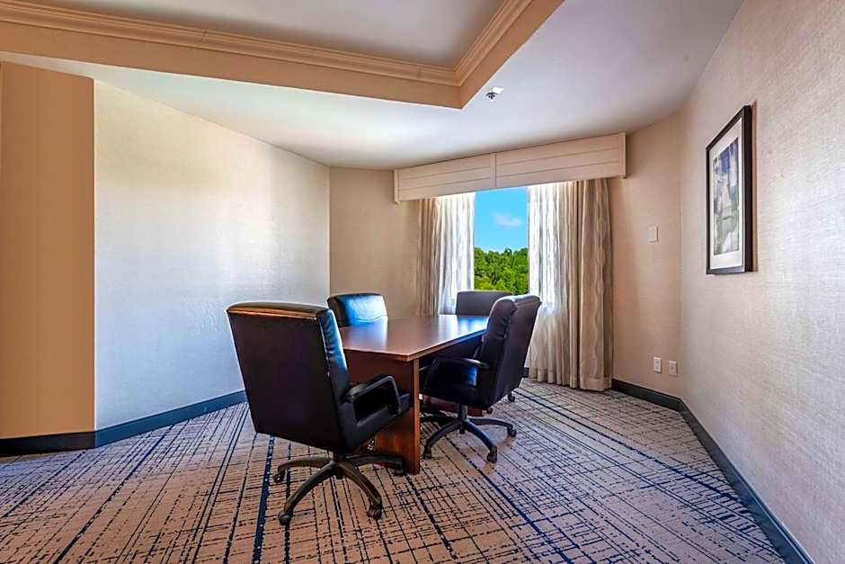 DoubleTree by Hilton South Charlotte Tyvola