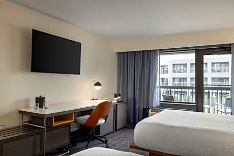 Queen Room with Two Queen Beds - Hearing Accessible