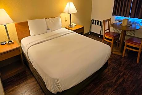 1 Queen Bed | Non-Smoking, Micfridge