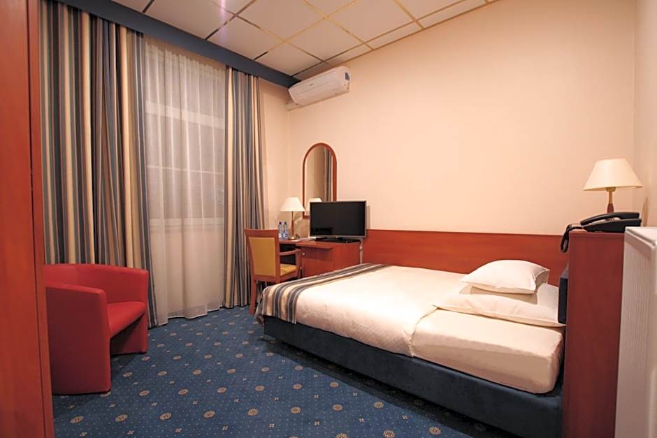SkyHotelGwarna