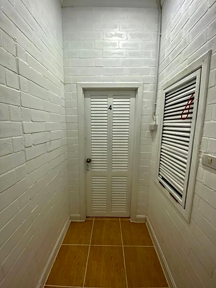 Whitehouse cafe&Guesthouse