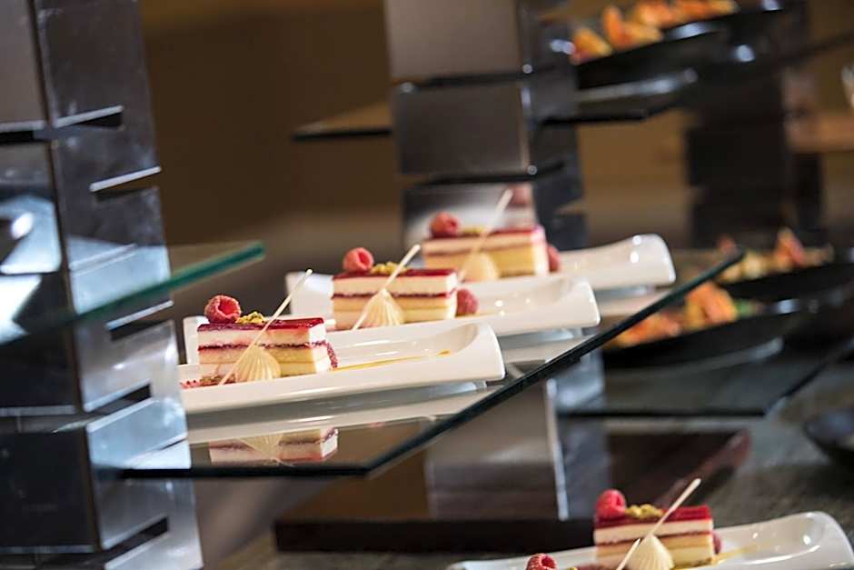 Renaissance by Marriott Schaumburg Convention Center Hotel