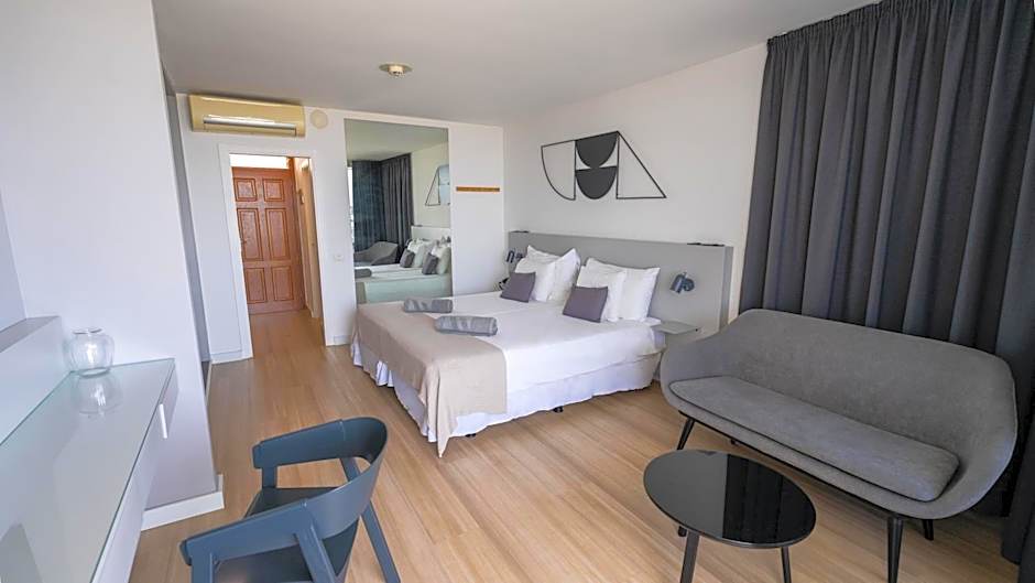 Photo 1 of 6 of Junior Suite, Pool View