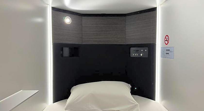 Capsule Hotel Suzumoriya 