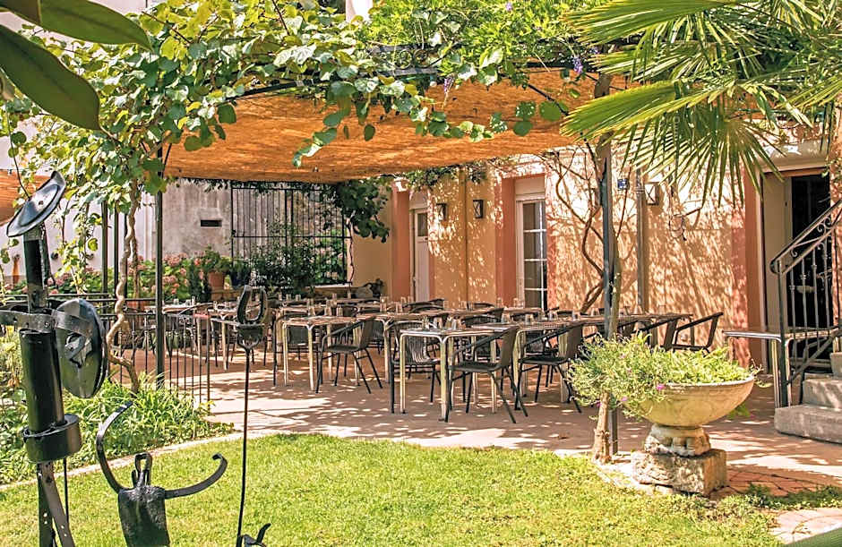 Hôtel Restaurant Les Touristes