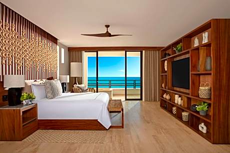 Preferred Club Junior Suite Ocean Front King