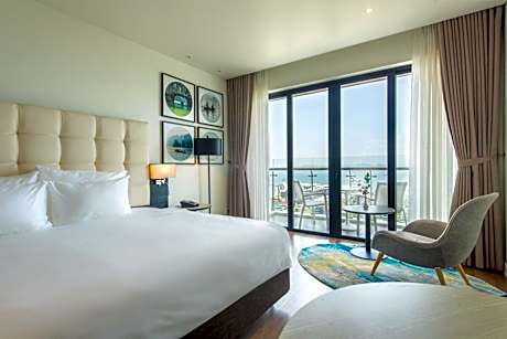 King Room with Deluxe Bay View - Non-Smoking