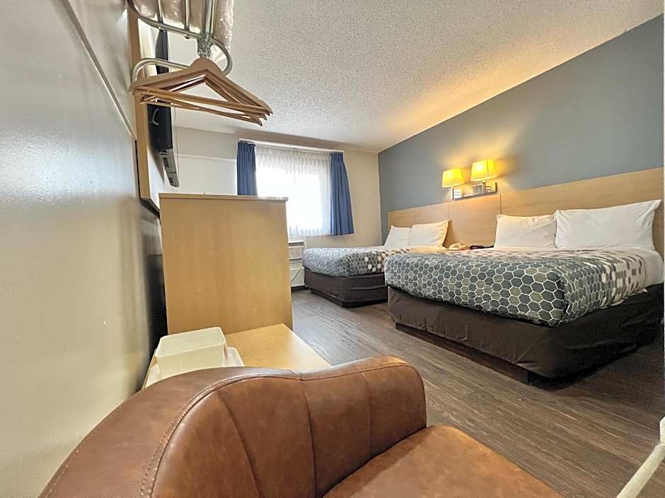 Econo Lodge Motel Village
