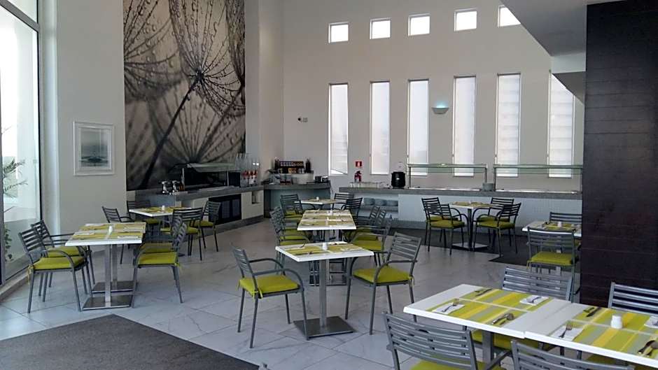 Krystal Urban Cancun-Malecon