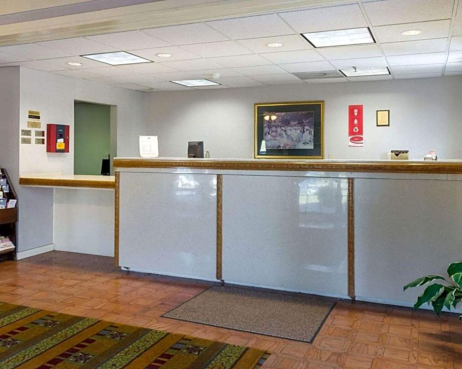 Econo Lodge Canton I-55