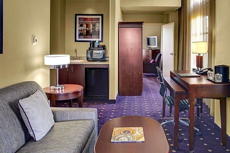 Courtyard by Marriott Kansas City Country Club Plaza