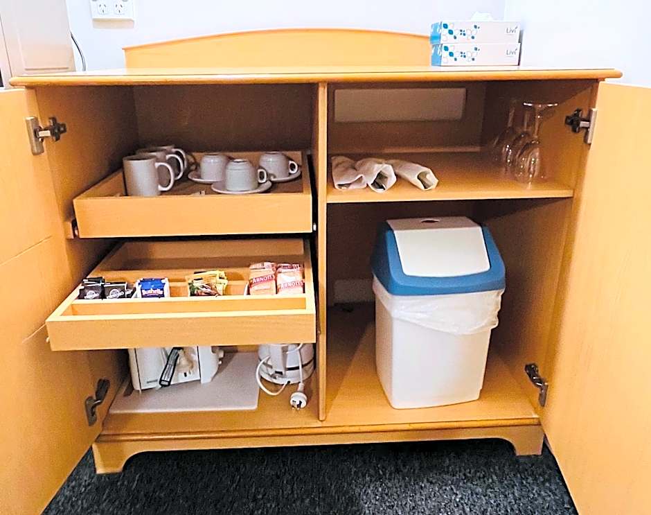 OVERLANDER MOTOR LODGE