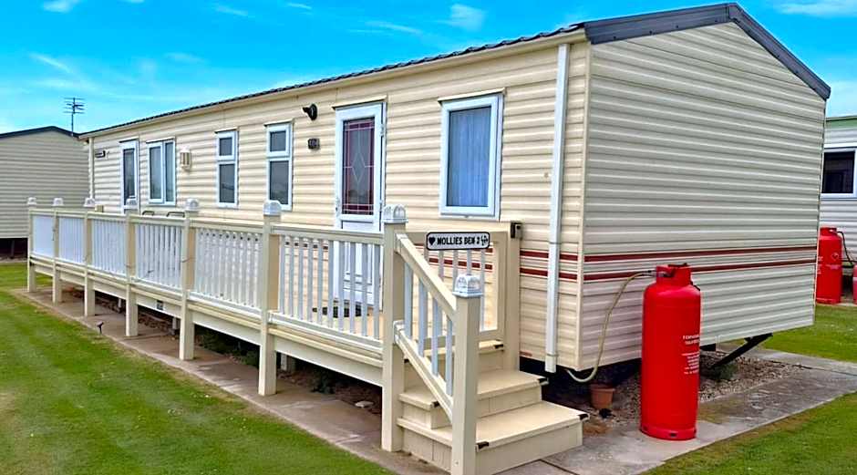 MOLLIES DEN 2 8 Berth 3 Bedrooms The Grange Holiday Park INGOLDMELLS