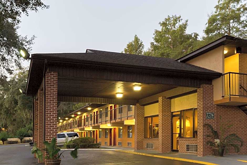Hj Express Inn Tallahassee – Tallahassee, FL