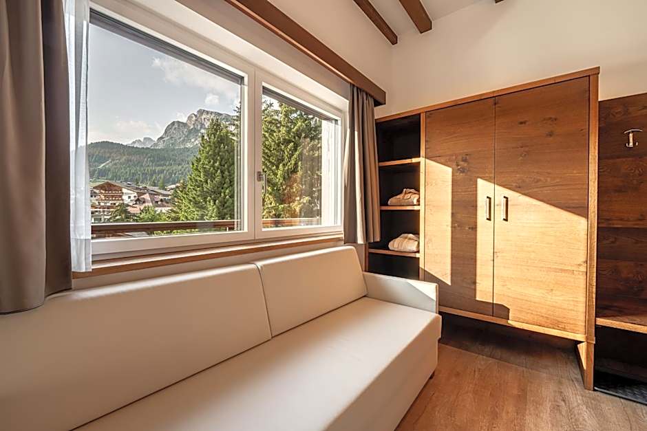 Arya Alpine Lodge