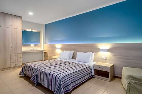 Four-Bedroom Villa with Private Pool (8-10 Adults)