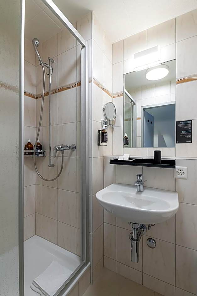 Victoria Hotel & Residence