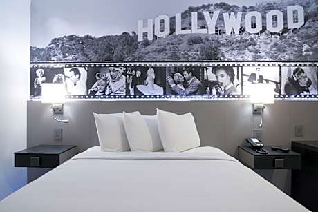 Deluxe Queen Room