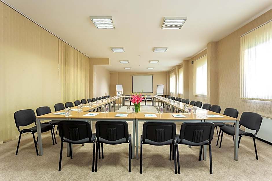 City Avenue Hotel by HMG