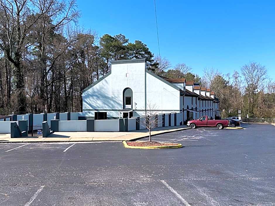 HomeTowne Studios Richmond, VA - W Broad St