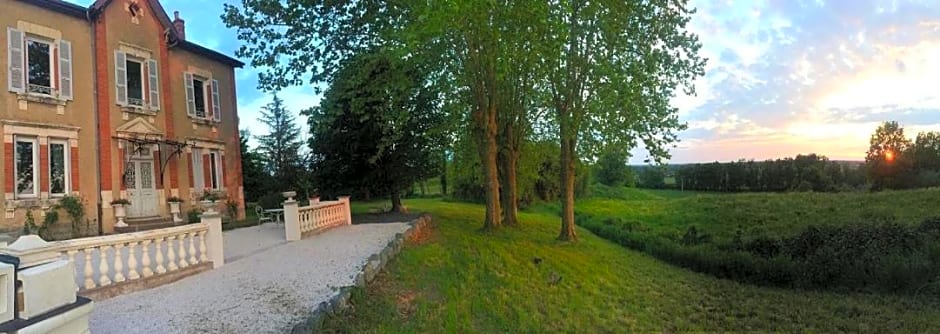 Le manoir de la Source au bord de l'EuroVélo 6