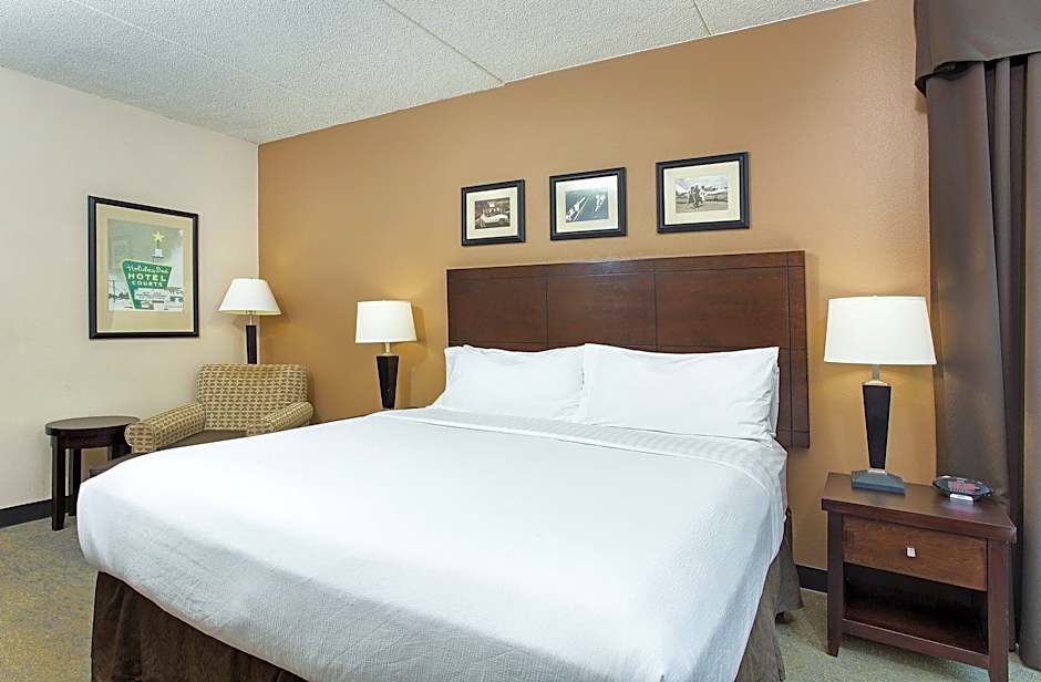 Photo 1 of 3 of 1 King Bed, Mobility Accessible, Roll in Shower