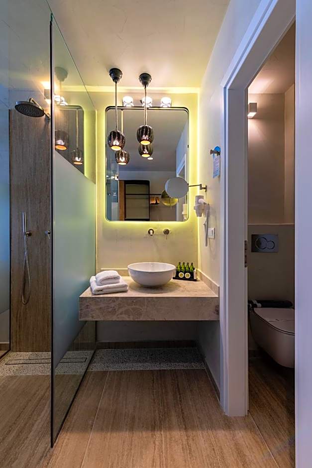 Poseidon Hotel Suites